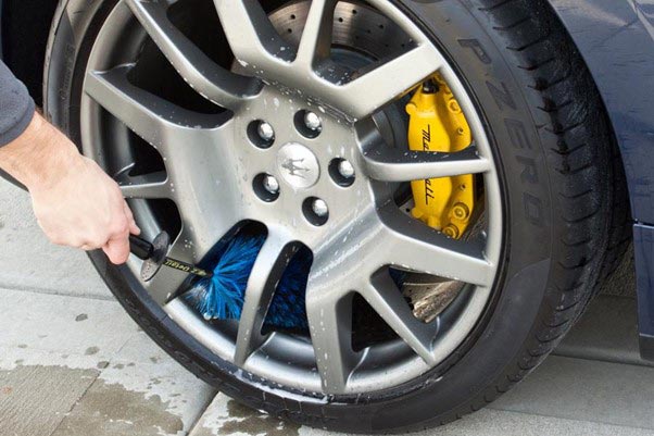 Step-by-Step-Guide-To-Professional-Car-Detailing-Jobs